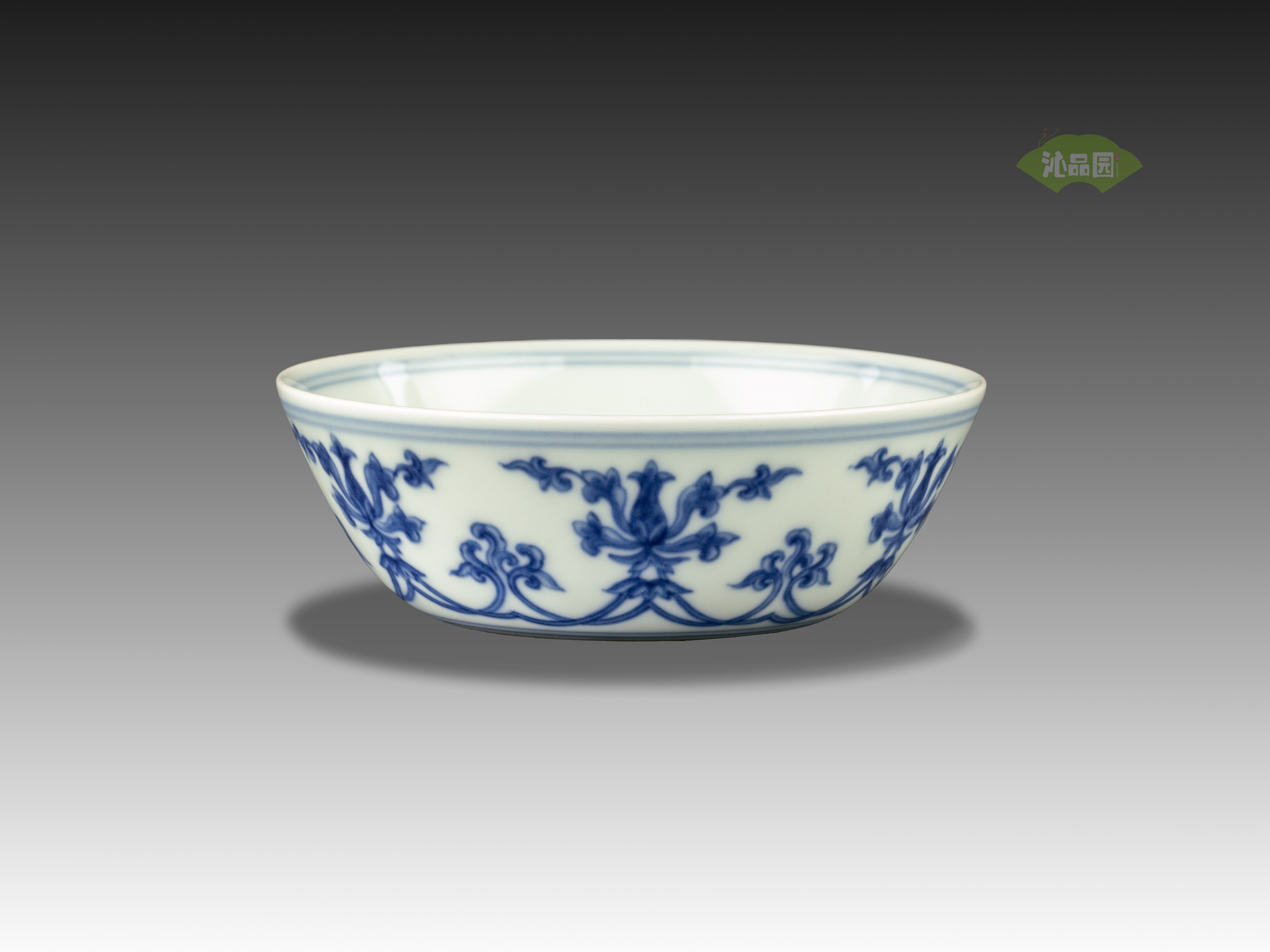 明成化 青花缠枝宝相花纹卧足碗