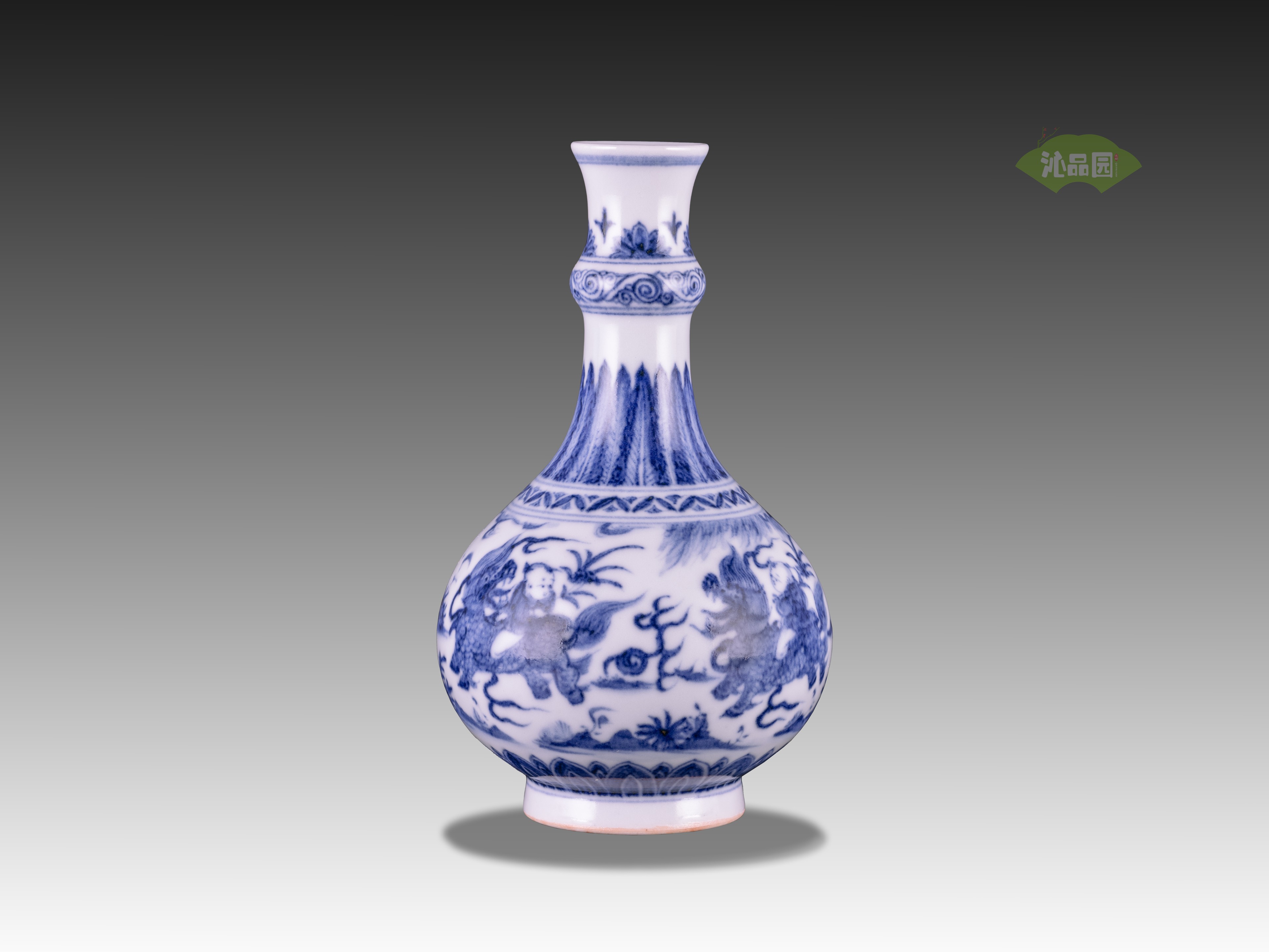明成化 青花麒麟送子纹蒜头瓶