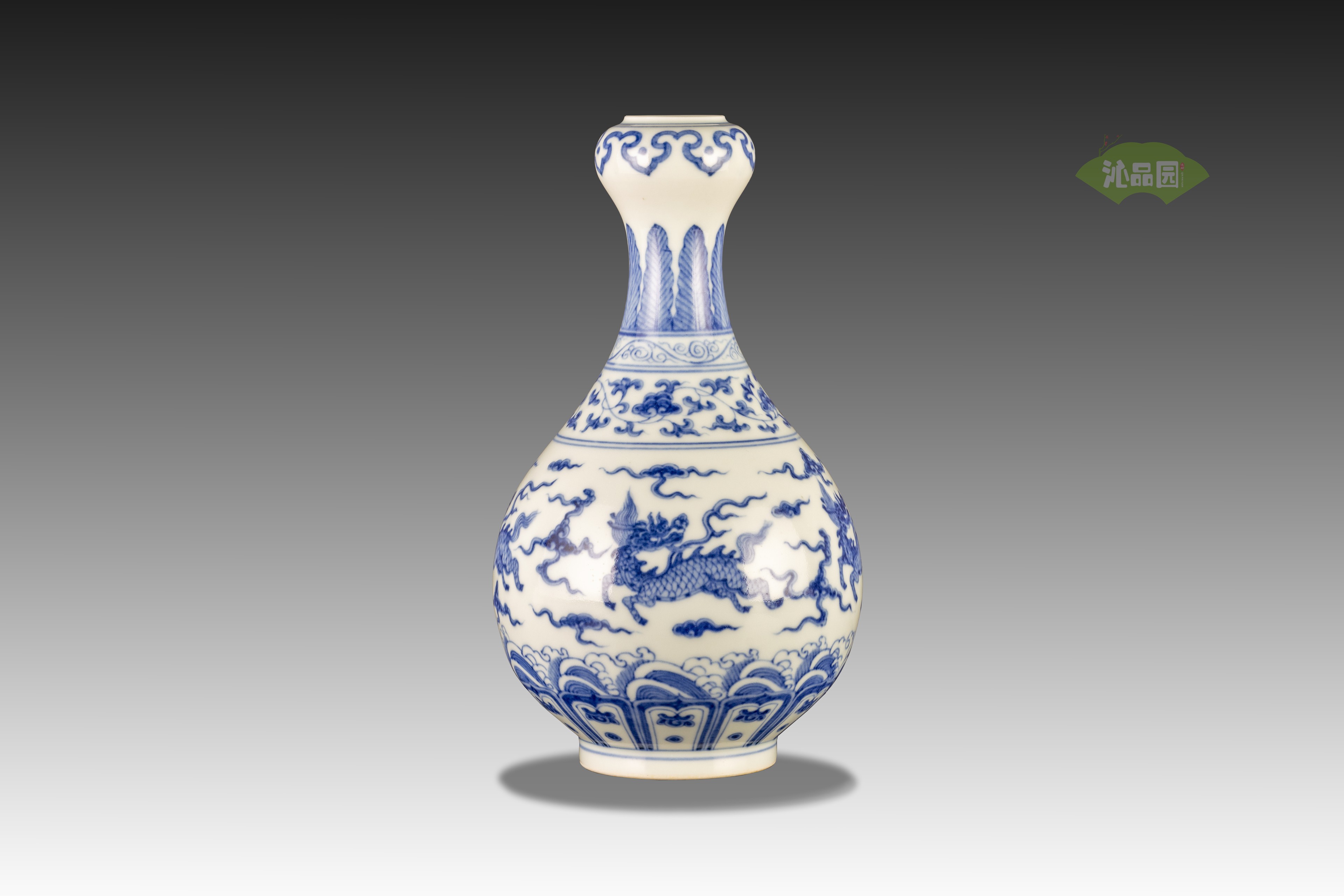 明成化 青花麒麟纹蒜头瓶